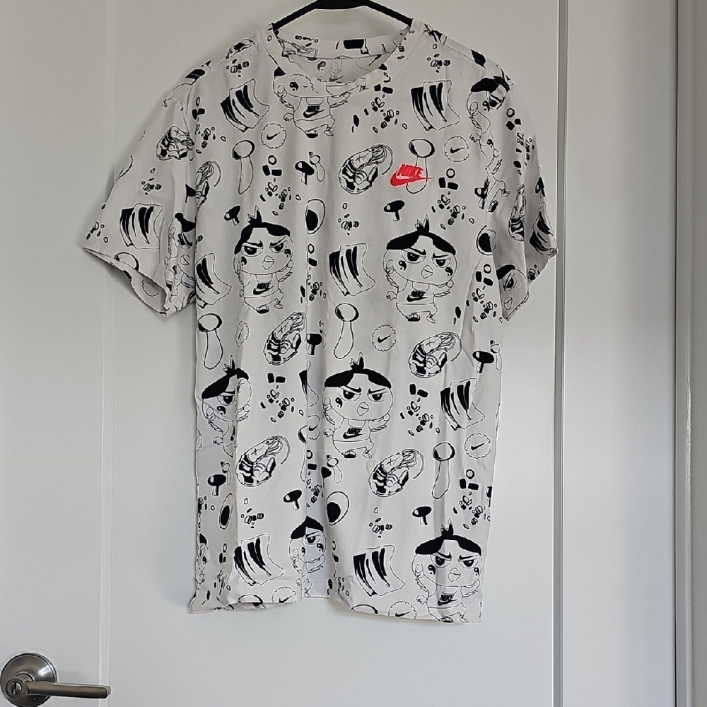 Nike Men's Black and White Graphic Tee